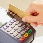 Кількість оплат платіжними картками в Україні зросла на 28%