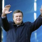 Користувачі Facebook закликали Януковича перепливти Дніпро