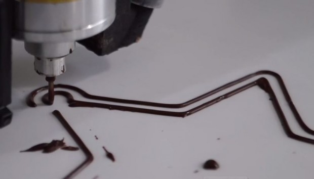У Дніпропетровську створили 3D принтер, що друкує з шоколадом (відео)