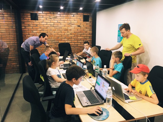 В Україні стартує проект з безкоштовної IT освіти для дітей