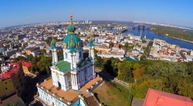 Неймовірне відео Києва з висоти пташиного польоту, зняте літаючим дроном
