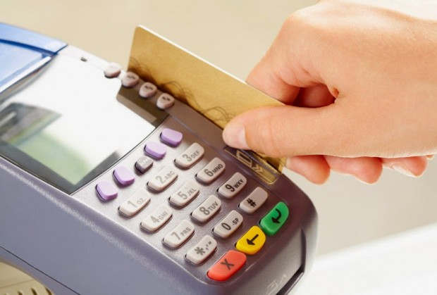 Кількість оплат платіжними картками в Україні зросла на 28%