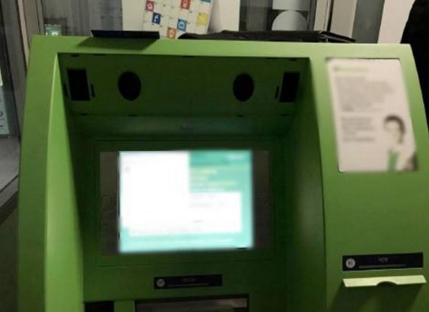 У Києві на гарячому спіймали зловмисників, які інфікували вірусами банкомати