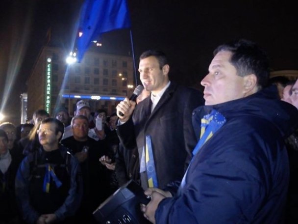 Українці самоорганізувались через соціальні мережі для протесту проти дій влади 