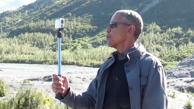 Обама опанував палку для селфі. Його фото та відео викладають на екаунті Білого Дому