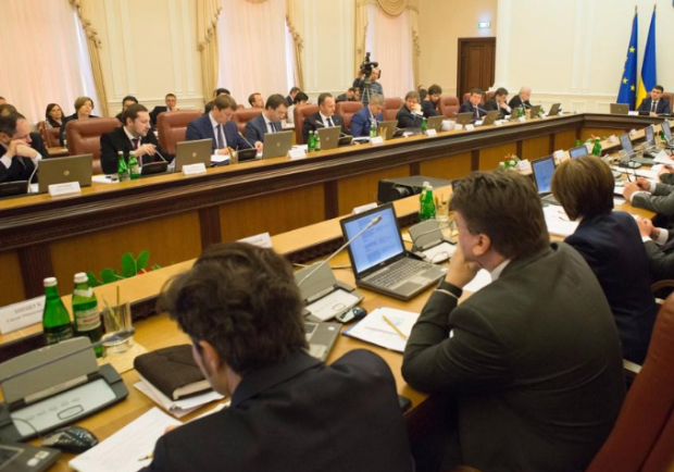 70% дописів у Facebook українські міністри постять на роботі