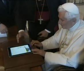 Папа Римський увімкнув святкові гірлянди через Android планшет