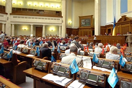 Депутатам закупили ноутбуки, які не вмістяться на їх робочий стіл